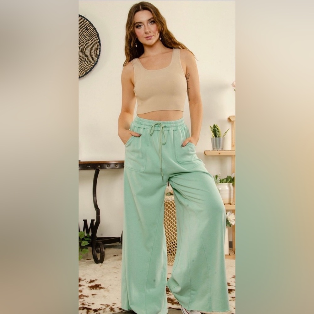 Blue Velvet Women's Mint Green Wide-Leg Pant. Elastic waist drawstring. Pockets